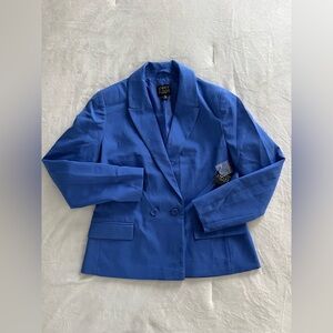 Vibrant Blue Blazer with Wide Lapels and Relaxed Fit